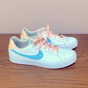 Nike Court Royale size 9